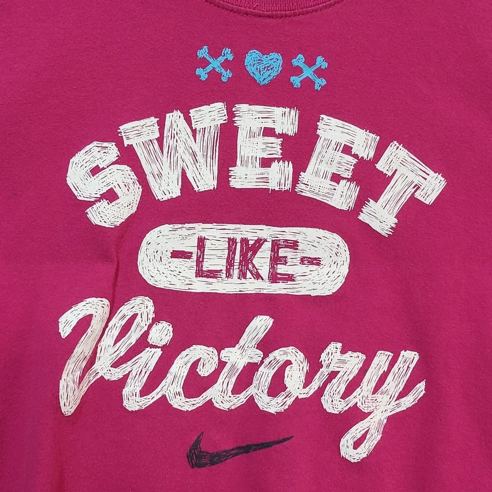 Nike Girls Pink Sweet Like Victory Graphic T-Shirt Size Medium‎ M Short Sleeve